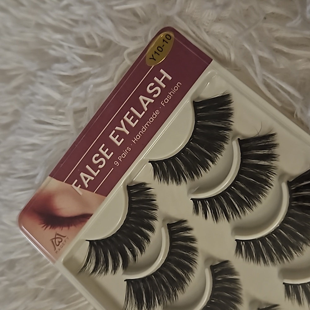 False Eyelashes Set - Picture 3 of 4